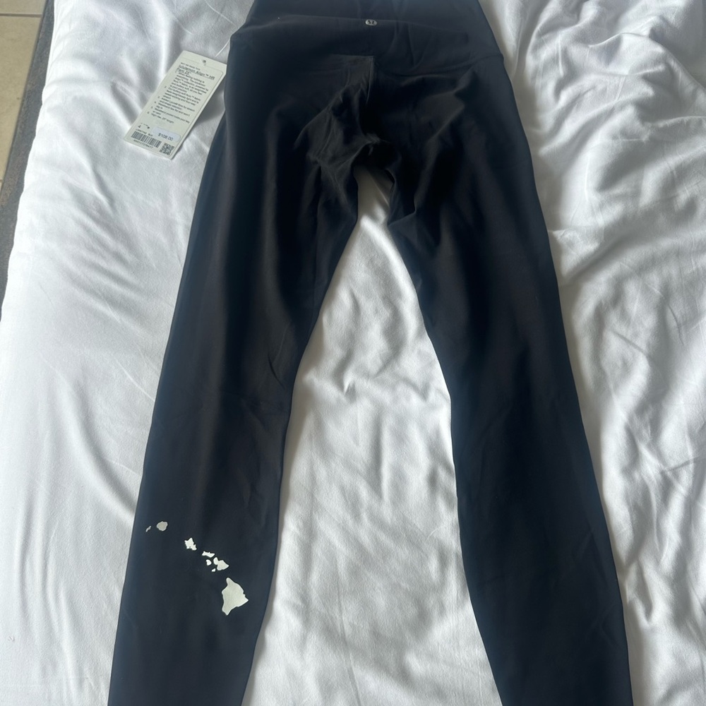 NWT Lululemon Black Align HR 25" Hawaii
Islands Edition Leggings Pants size 4